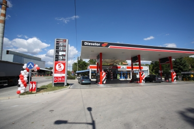 Галерия снимки от най-новите бензиностанции Дизелор в град Варна и град Нови пазар